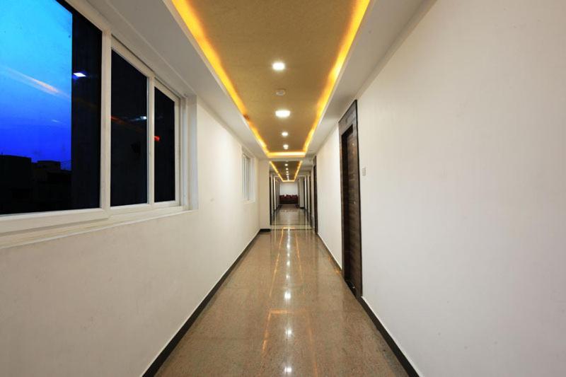 Hotel Sai International Ченай Екстериор снимка