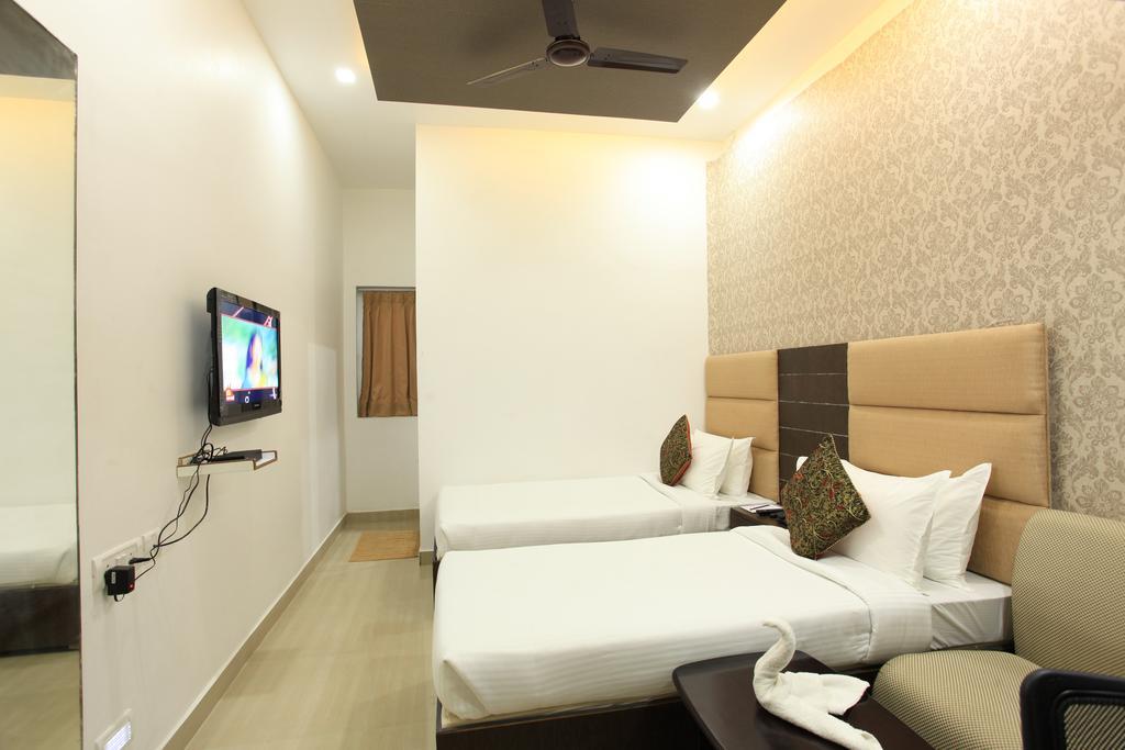 Hotel Sai International Ченай Екстериор снимка